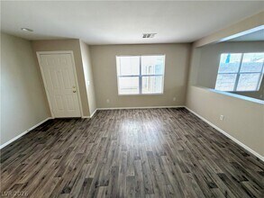 5712 Viberti Ct in Las Vegas, NV - Building Photo - Building Photo