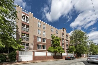 321 Franklin St, Unit 308 in Cambridge, MA - Building Photo - Building Photo