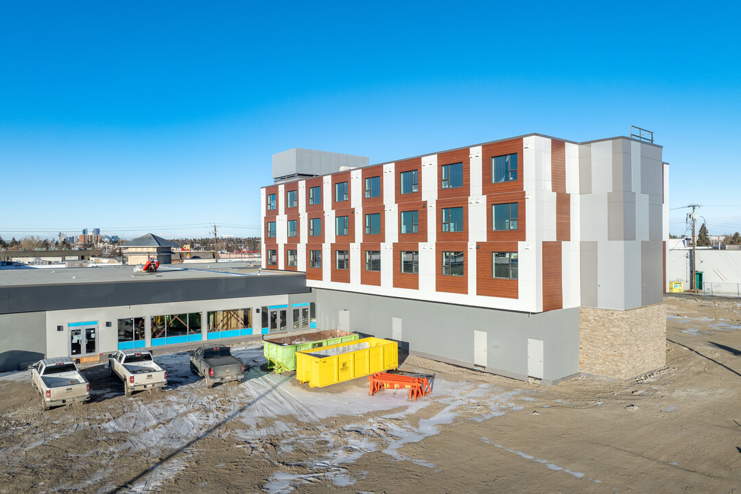 1825 50 St SE in Calgary, AB - Building Photo