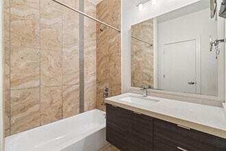 604 N Bluff Dr in Austin, TX - Building Photo - Building Photo
