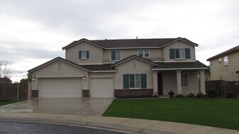 15645 Calabria Ct in Bakersfield, CA - Building Photo