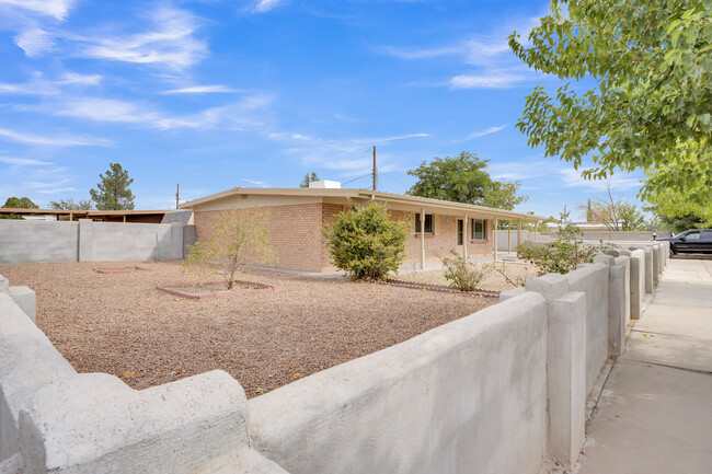 1603 E Holly St in Deming, NM - Building Photo - Building Photo