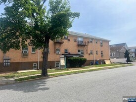 34 Wisse St, Unit 24 in Lodi, NJ - Building Photo