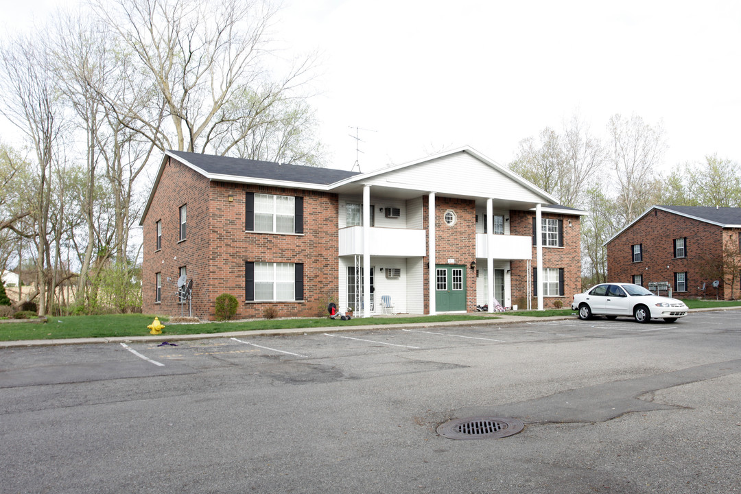 Colonial Village in Hudsonville, MI - Building Photo