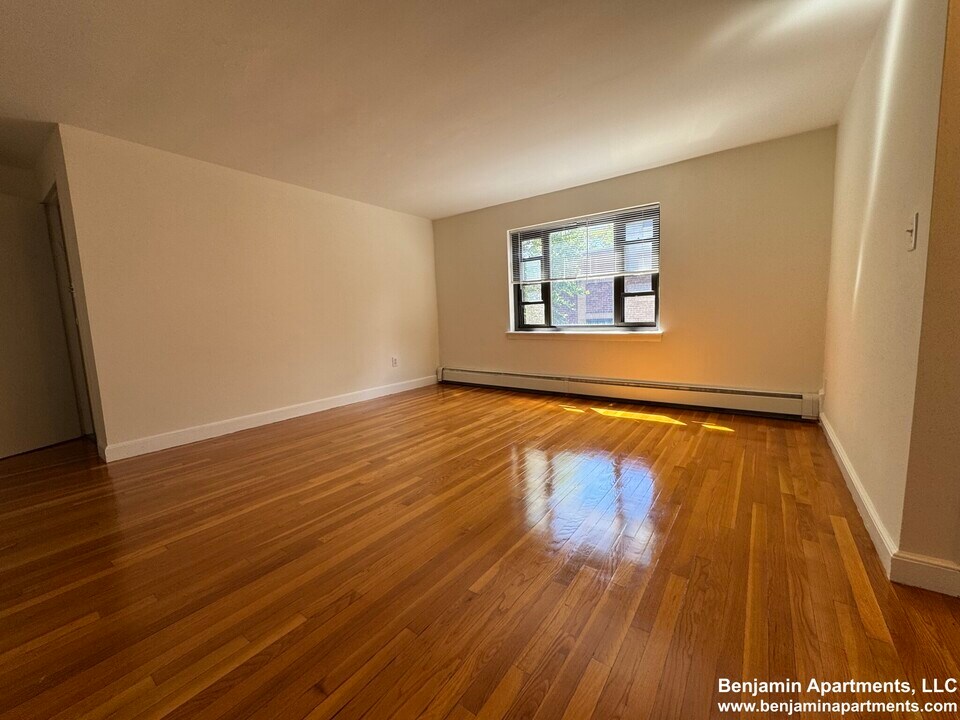 42 Harvard Ave, Unit 6 in Brookline, MA - Building Photo