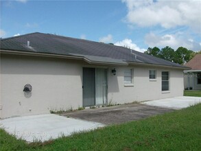 1838 Twisting Ln in Zephyrhills, FL - Building Photo - Building Photo