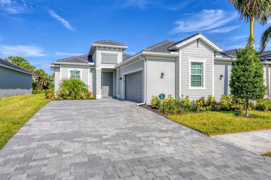 17455 Jadestone Ct in Venice, FL - Building Photo