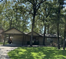 127 Cedarwood Dr in Enchanted Oaks, TX - Building Photo