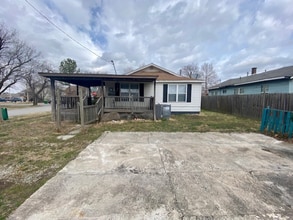 703 E Center Ave in Springdale, AR - Building Photo - Building Photo