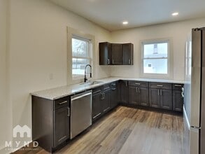 1724 Woodlawn Ave in Indianapolis, IN - Foto de edificio - Building Photo