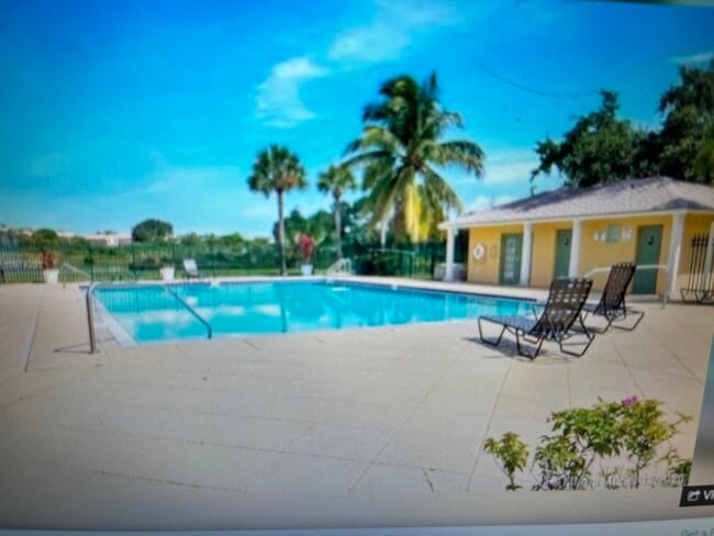 property at 1629 Meadows Cir W