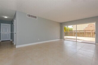 4640 NW 79th Ave in Doral, FL - Building Photo - Building Photo