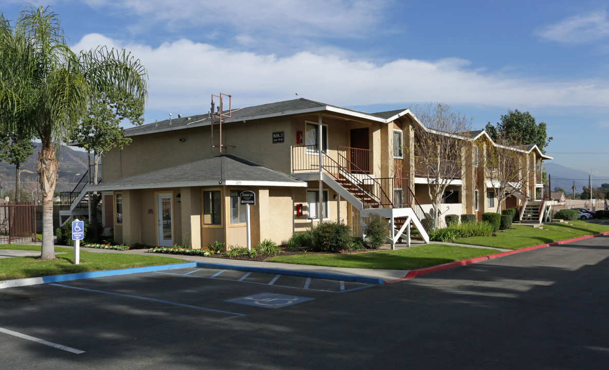 Mountain Gate Apartments in San Bernardino, CA - Building Photo