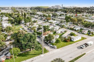 4732 SW 46th Ln in Davie, FL - Building Photo - Building Photo