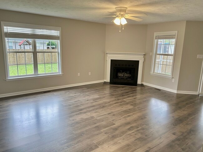 1130 Alexwood Dr in Hope Mills, NC - Building Photo - Building Photo