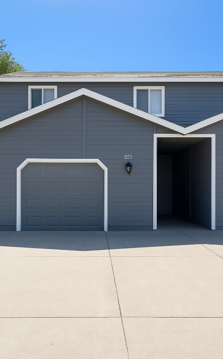 1023 E 6th S St in Mountain Home, ID - Building Photo