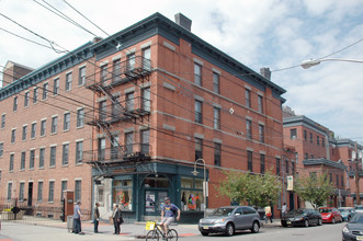 347 Varick St in Jersey City, NJ - Foto de edificio - Building Photo