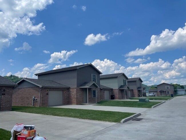 169 Mornings Cir in New Martinsville, WV - Building Photo - Building Photo