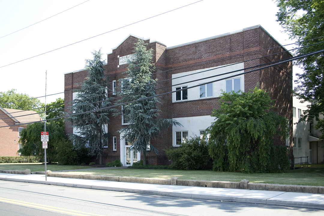 643 Main St in Pennsburg, PA - Building Photo