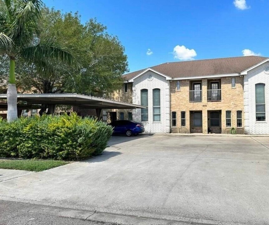 1204 W Fig Ave in Pharr, TX - Building Photo