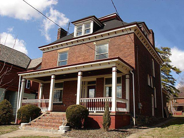 314-314 1/2 West College St in Canonsburg, PA - Foto de edificio