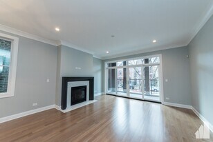 2310 N Southport Ave, Unit 1s in Chicago, IL - Building Photo