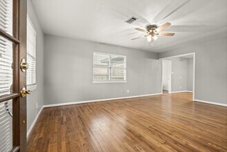 16307 Channing Way in Cypress, TX - Foto de edificio - Building Photo