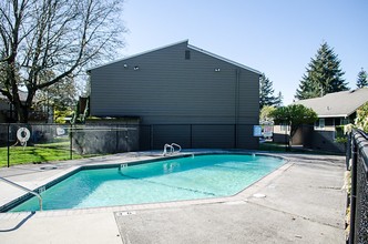 Lantana Apartments in Portland, OR - Building Photo - Building Photo