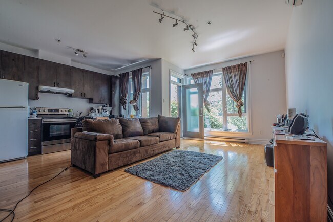 5410 Saint-André Rue in Montréal, QC - Building Photo - Building Photo