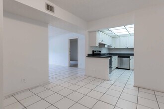 490 NW 20th St in Boca Raton, FL - Building Photo - Building Photo