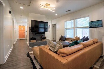 811 King Rd in Stone Mountain, GA - Building Photo - Building Photo