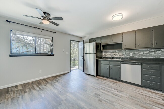 Madison Place Boutique Apartments in College Park, GA - Foto de edificio - Building Photo