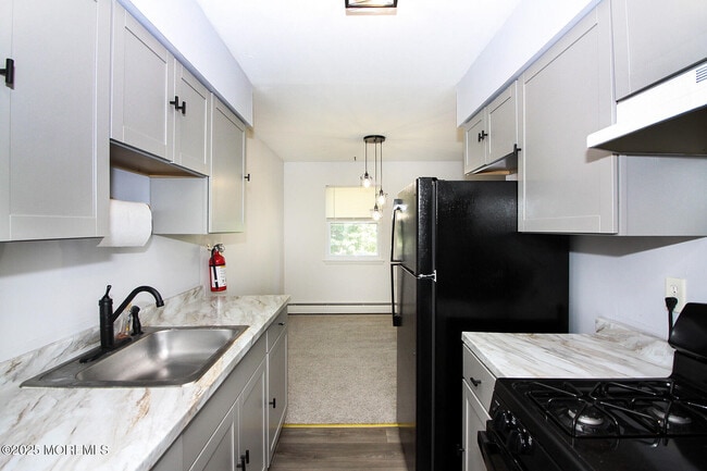 12 Windsor Terrace in Freehold, NJ - Building Photo - Building Photo