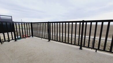 2072 Wonnacott Way SW in Edmonton, AB - Building Photo - Building Photo