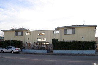5716 Tujunga Ave in North Hollywood, CA - Building Photo - Building Photo