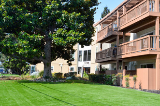 Saratoga Savoy Apartments in San Jose, CA - Building Photo - Building Photo