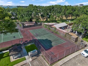 5801 Lumberdale Rd in Houston, TX - Foto de edificio - Building Photo