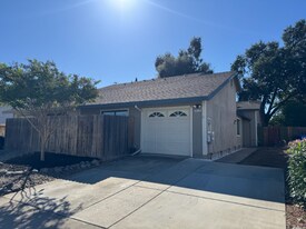 9410 Aizenberg Cir in Elk Grove, CA - Building Photo