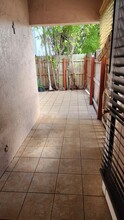 12035 SW 14th St, Unit 101 in Miami, FL - Foto de edificio - Building Photo