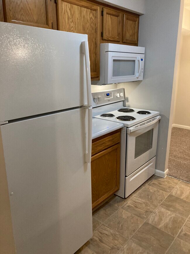 556 Aspen Glen Dr in Cincinnati, OH - Building Photo - Building Photo
