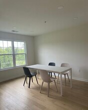 11808 Eton Manor Dr, Unit 203 in Germantown, MD - Foto de edificio - Building Photo