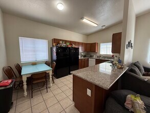 802 E Lester St, Unit 2 Bed / 2 Bath Near UofA in Tucson, AZ - Building Photo - Building Photo