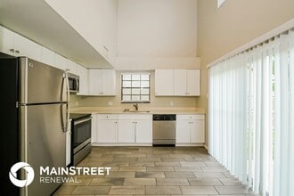 604 Breezeway Ct in Brandon, FL - Building Photo - Building Photo