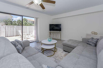 2321 23rd Ct in Jupiter, FL - Foto de edificio - Building Photo