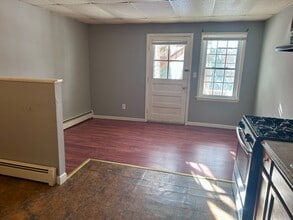 5 Crescent St in Ansonia, CT - Building Photo - Building Photo