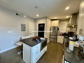 19 Highland St, Unit 2 in Boston, MA - Building Photo - Building Photo