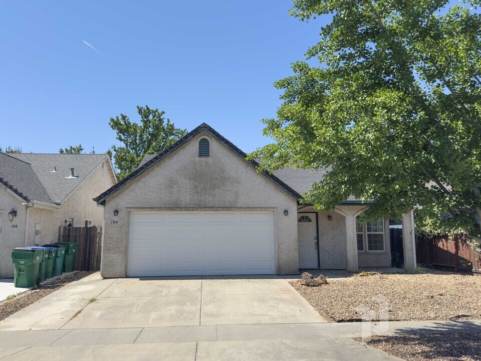 190 Vail Dr in Chico, CA - Building Photo