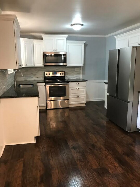 1707 Woodside Dr in Springfield, TN - Building Photo