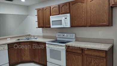 1837 Hammocks Ave in Lutz, FL - Building Photo - Building Photo