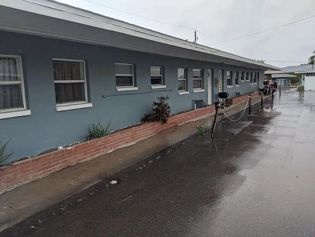 1128 Neptune Dr in Ruskin, FL - Building Photo - Building Photo
